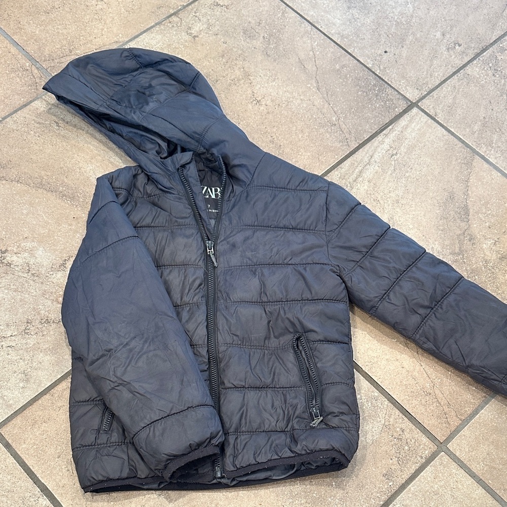 Zara boy or girl size 7 Charcoal Hooded Puffer Jacket